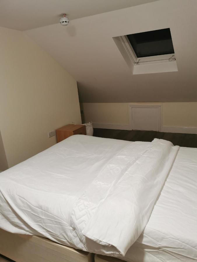 Glory House Hotel อิลฟอร์ด ภายนอก รูปภาพ